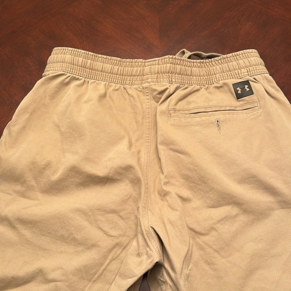 Under Armour Khaki casual Joggers. Large - Picture 3 of 5